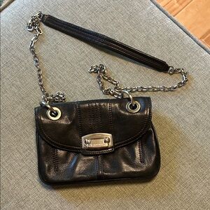 B Makowsky Black Leather Chain Strap Bag.  5 POCKETS